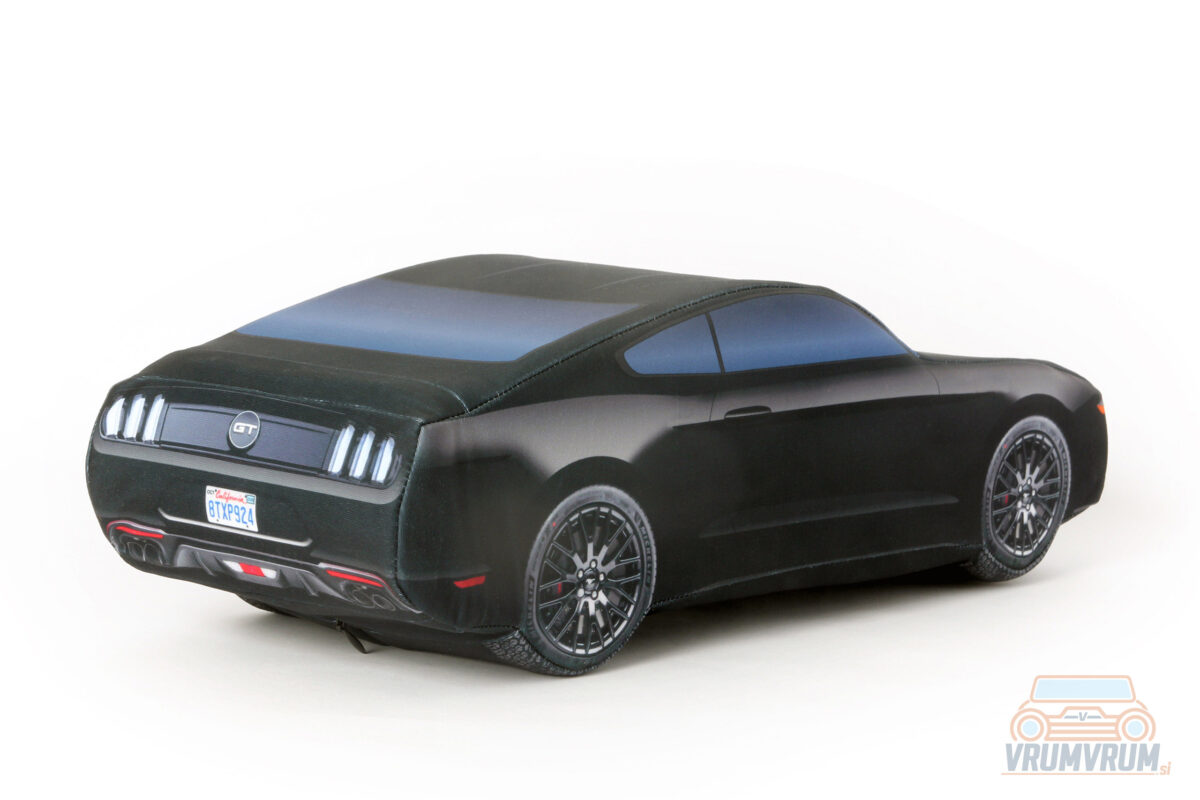 Ford Mustang 2015 plush car